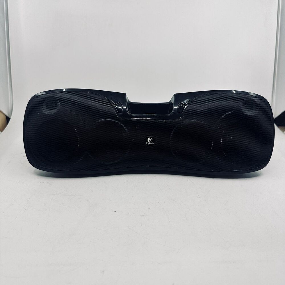 Logitech S715i Speaker Dock iPod iPhone 30-Pin + AUX In Great Sound Plug-In Use